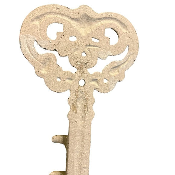 Vintage Shabby Chic Key Shaped Wall Hook - Picture 3 of 7